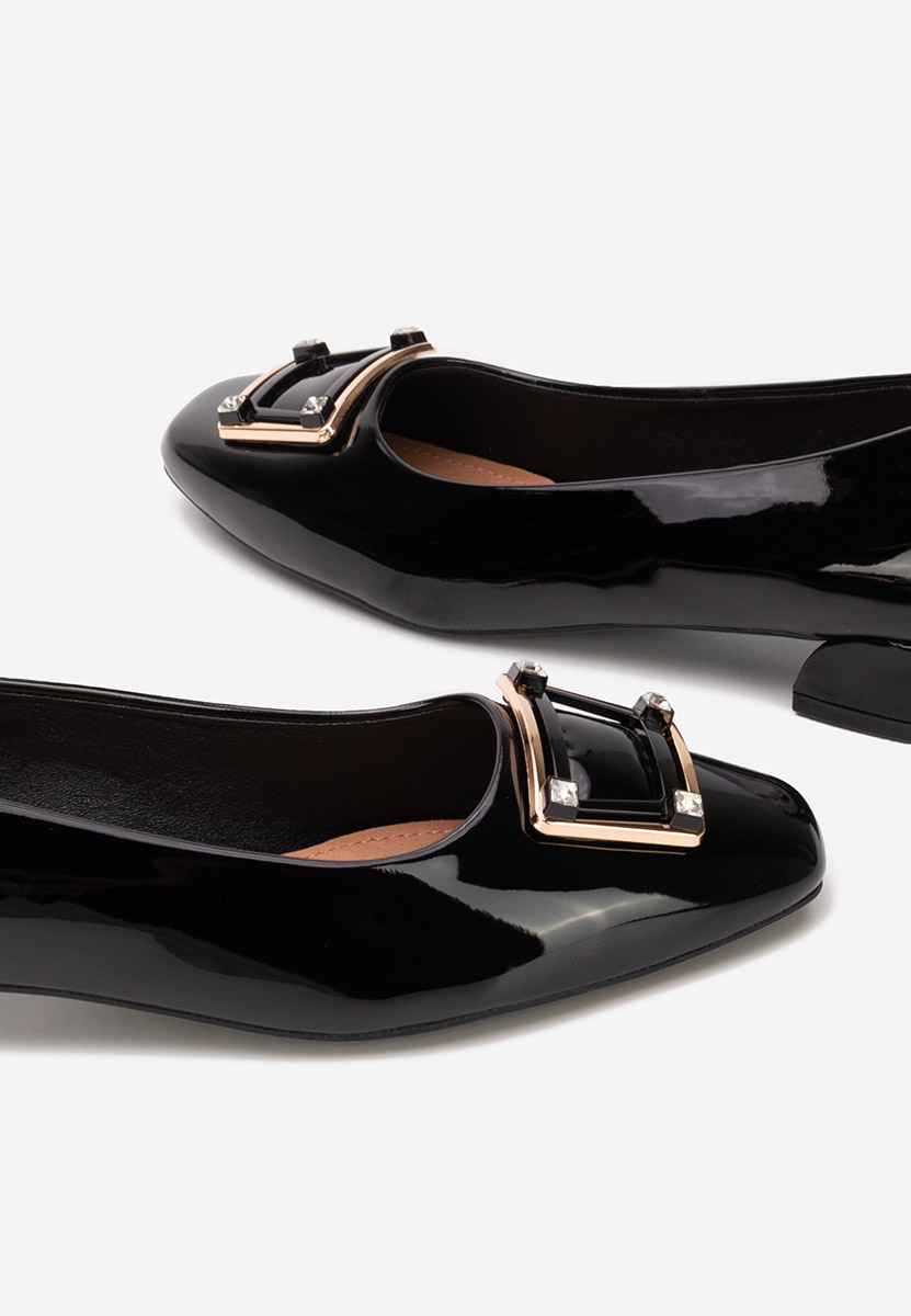 Huana fekete alacsony sarkú körömcipő