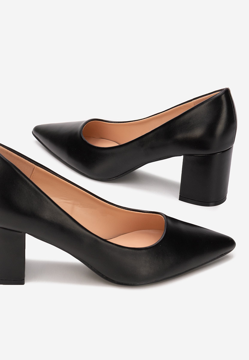 Brivara fekete vastag sarkú magassarkú 