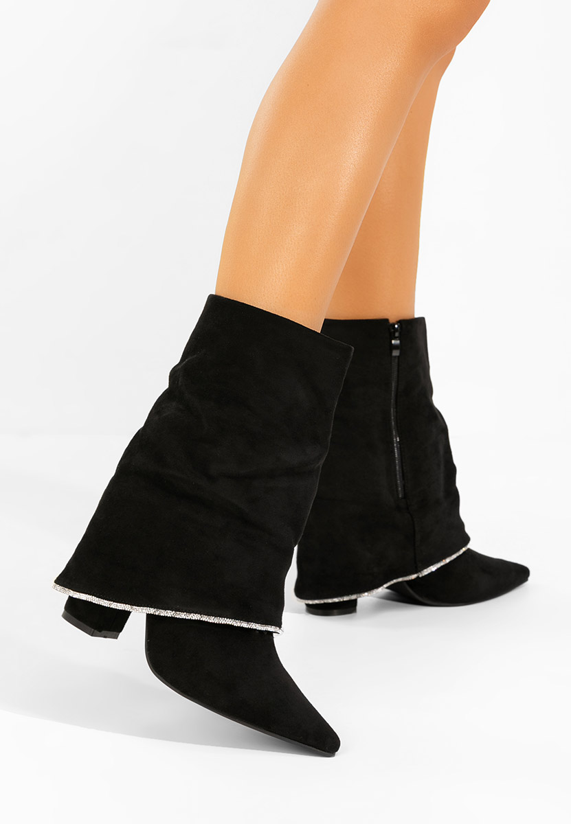 Nelora fekete magassarkú csizma