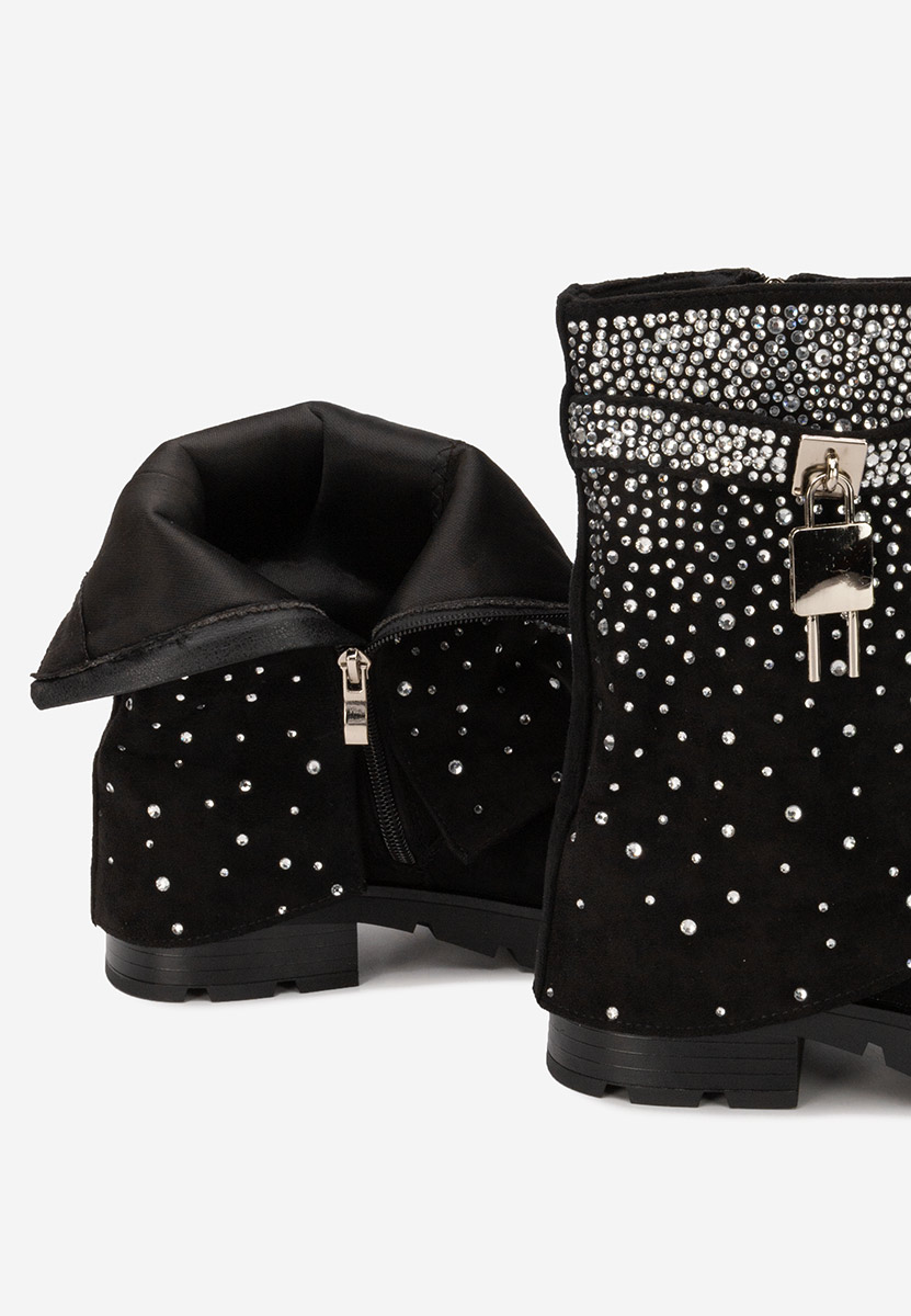 Nevira fekete rövid szárú csizma