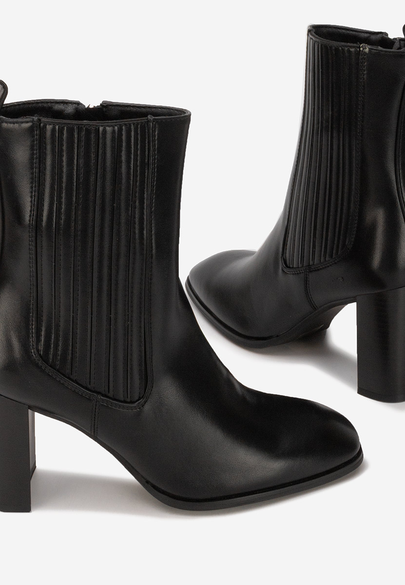 Kalisa fekete bokacsizma vastag sarokkal