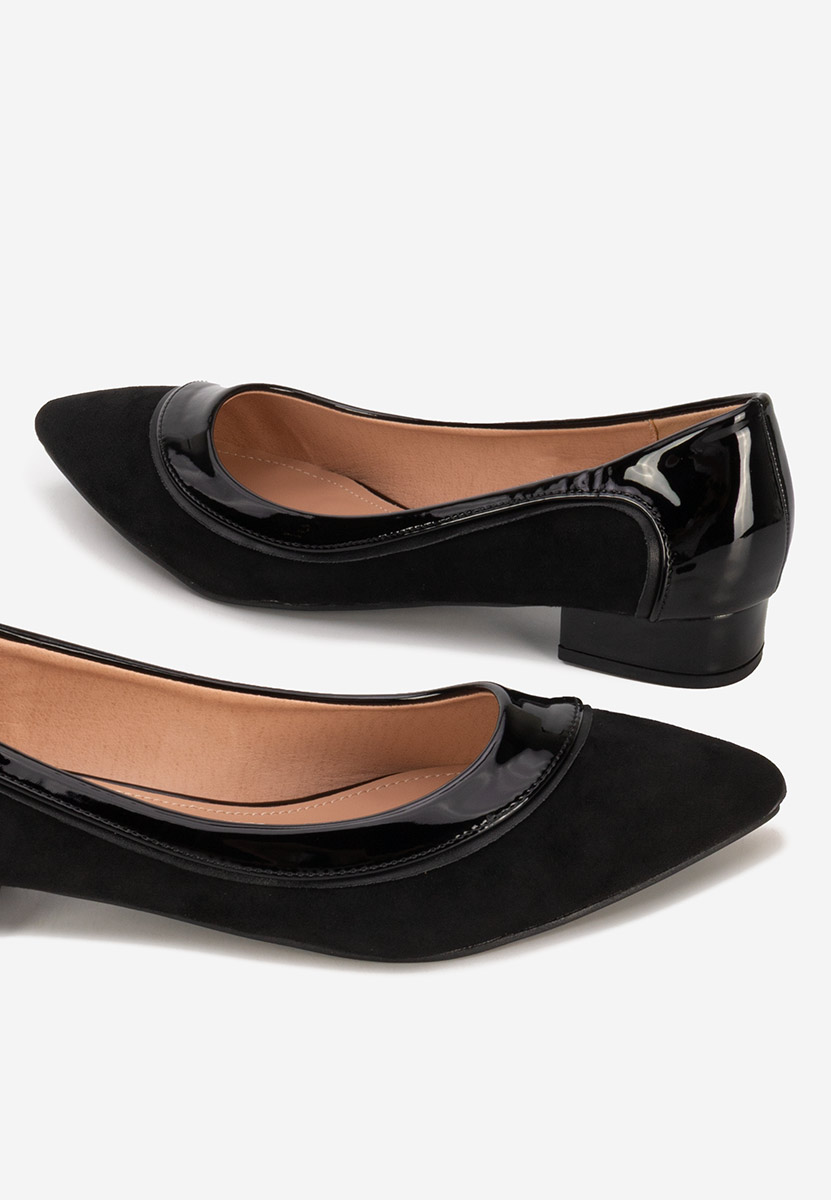 Casildia fekete alacsony sarkú körömcipő