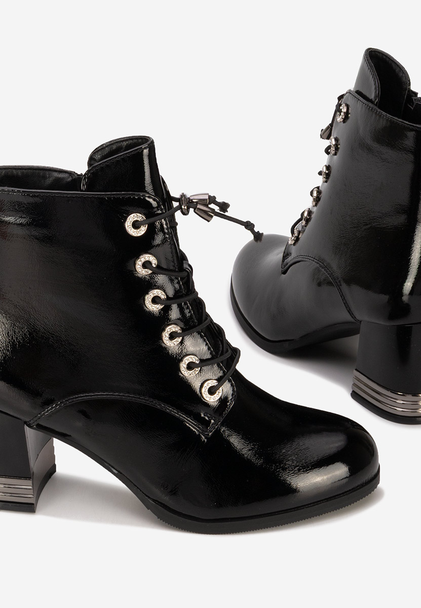 Takina fekete bokacsizma vastag sarokkal