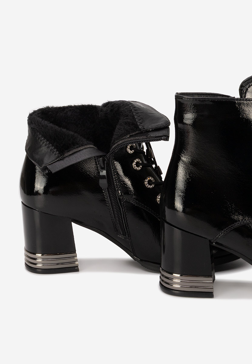 Takina fekete bokacsizma vastag sarokkal