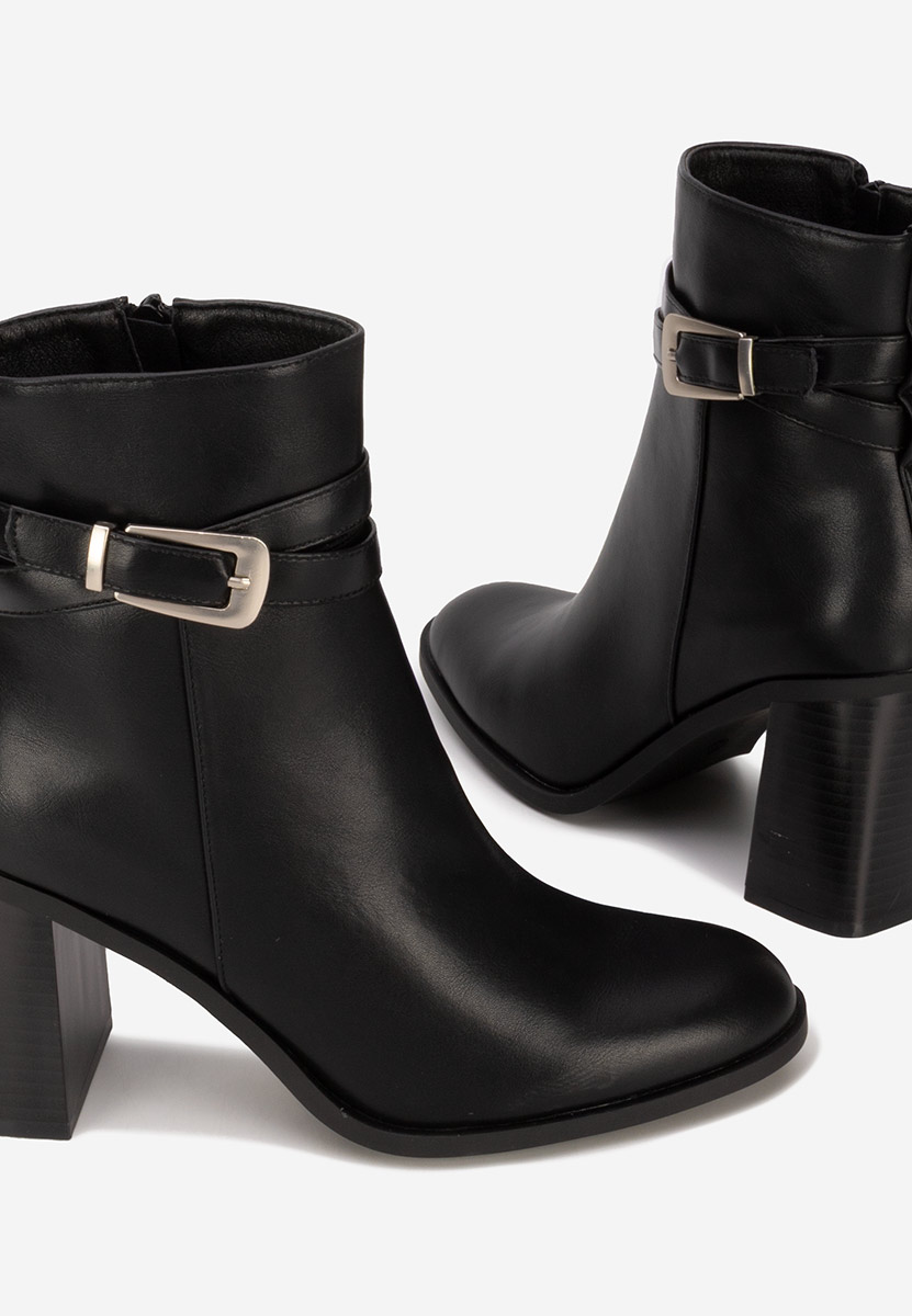 Reica fekete bokacsizma vastag sarokkal