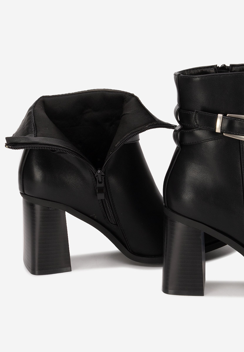 Reica fekete bokacsizma vastag sarokkal