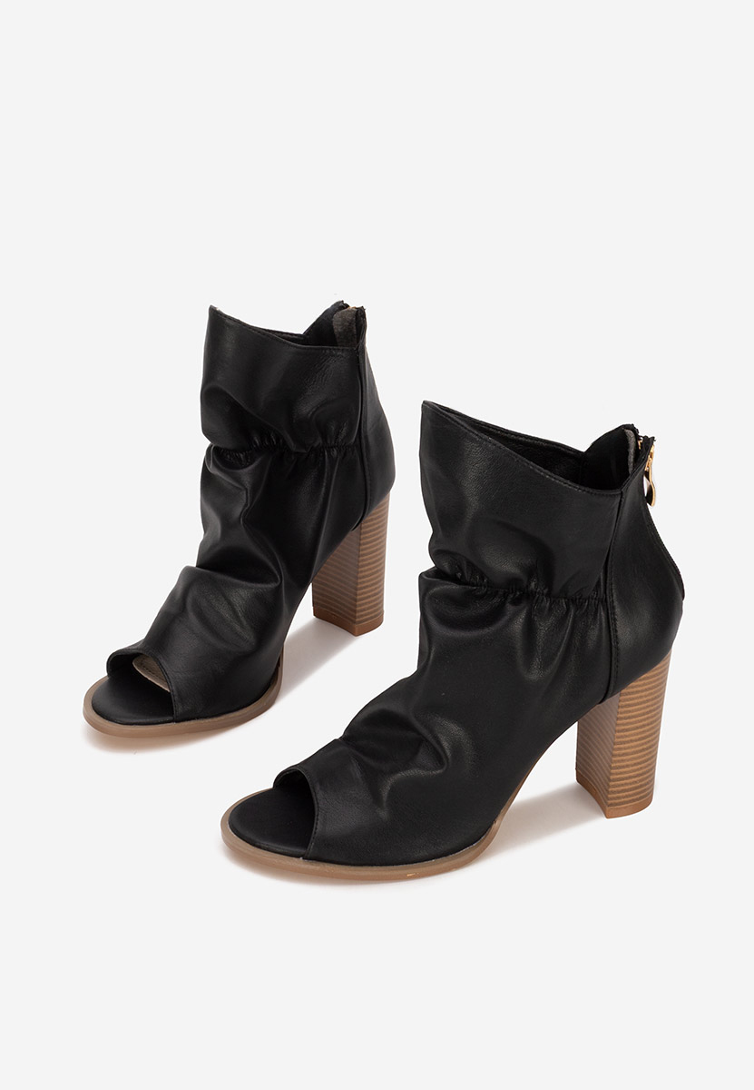 Jeanelle fekete bokacsizma vastag sarokkal