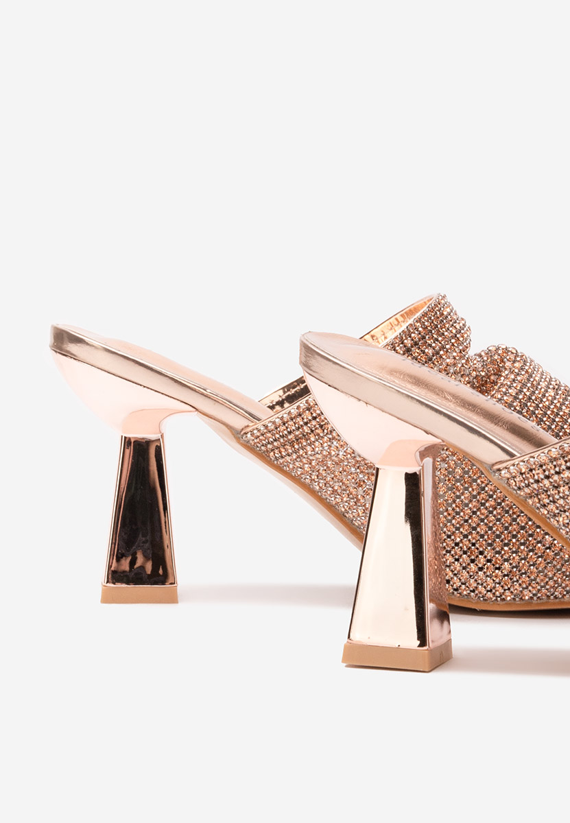 Vanelsa pezsgő színű elegáns női papucsok