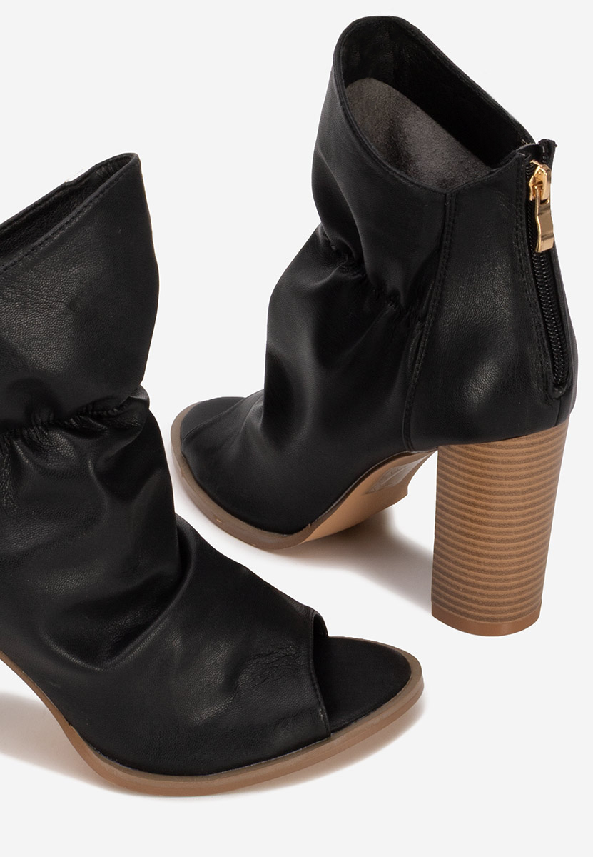 Jeanelle fekete bokacsizma vastag sarokkal