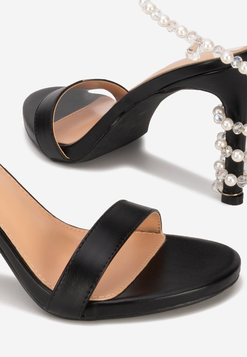 Amaia fekete tűsarkú szandál