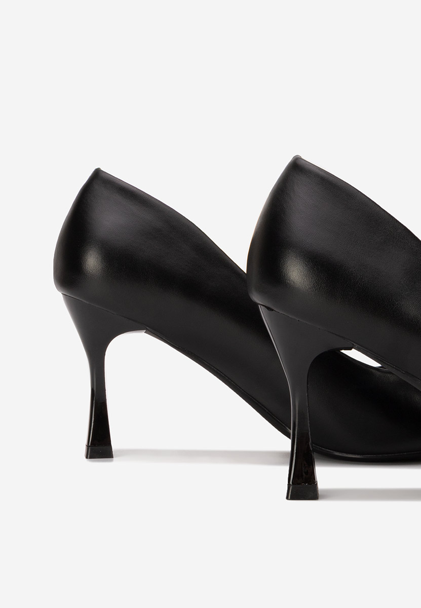 Diava fekete tűsarkú cipő 