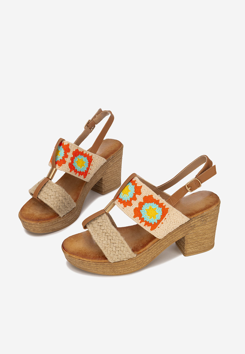 Zeina v3 bézs magas talpú szandál