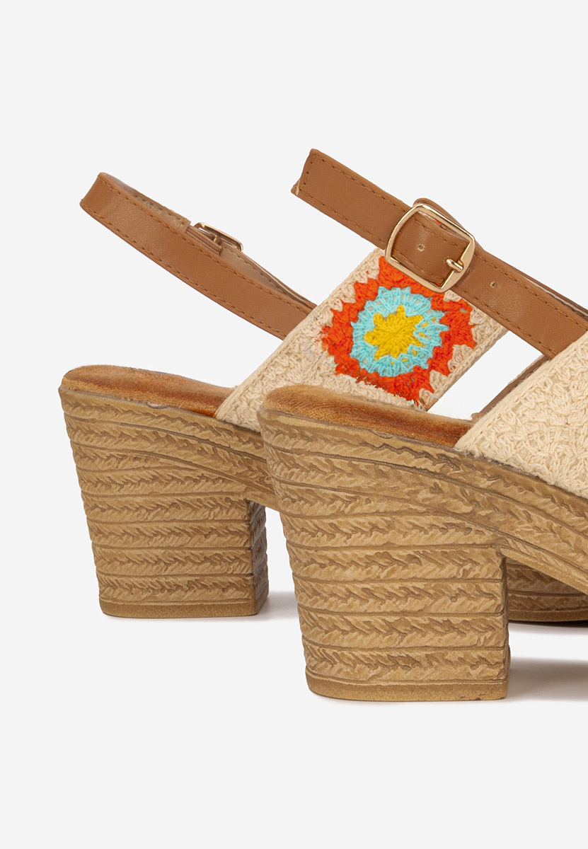 Zeina v3 bézs magas talpú szandál