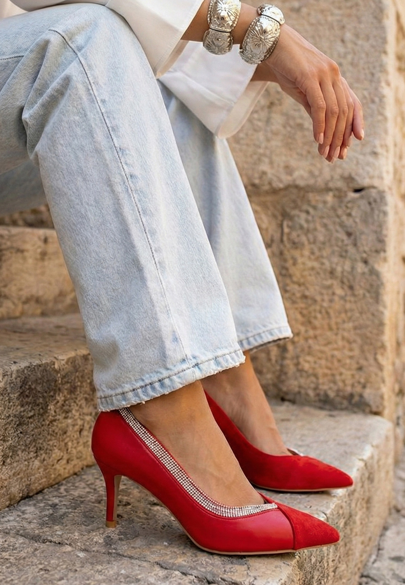 Hassie piros tűsarkú cipő 