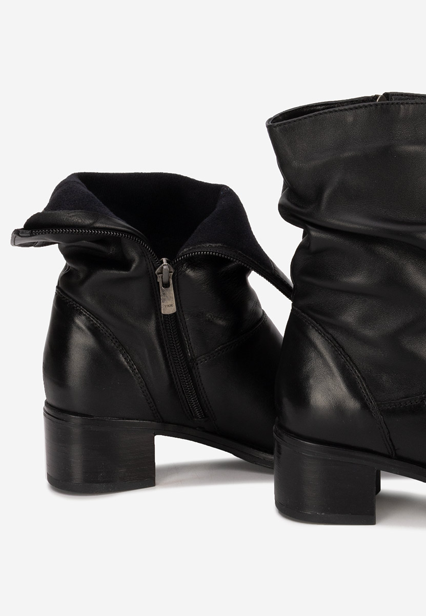 Tonja fekete bokacsizma vastag sarokkal