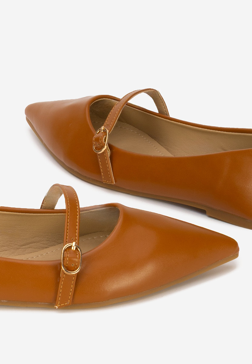 Izaura camel hegyes orrú balerina