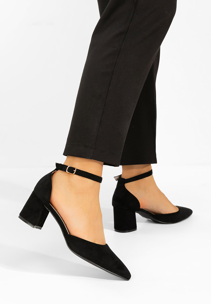 Elrosa fekete vastag sarkú magassarkú 