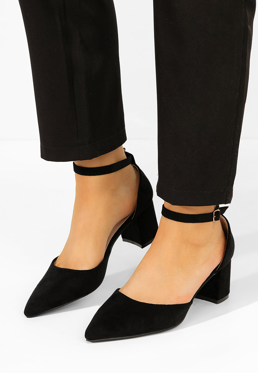 Elrosa fekete vastag sarkú magassarkú 