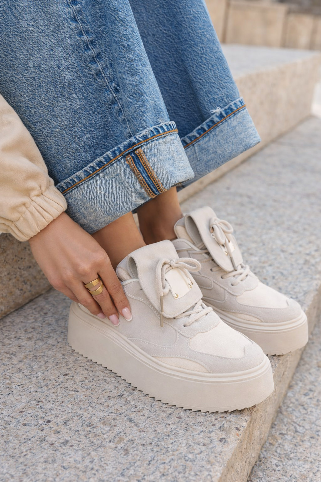 Oliveia bézs telitalpú platform sneaker