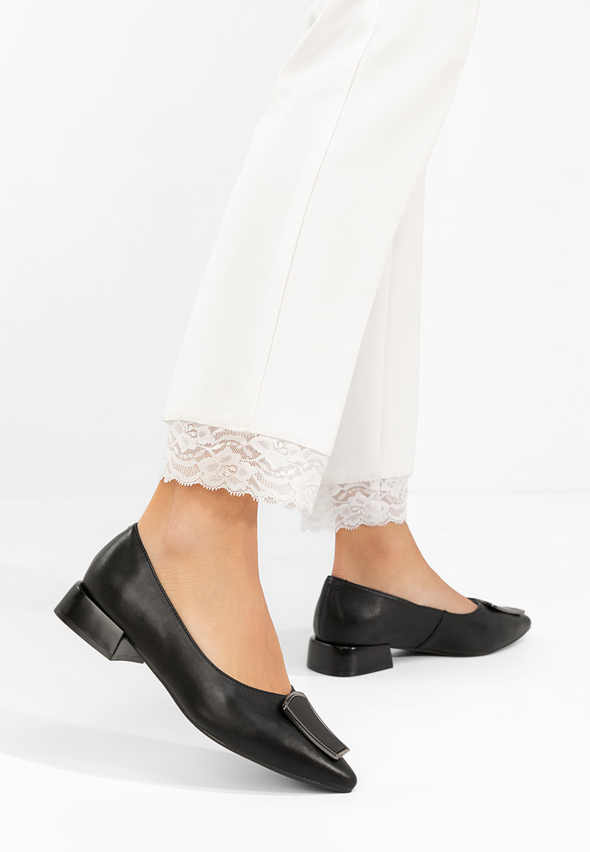 Darila fekete alacsony sarkú körömcipő