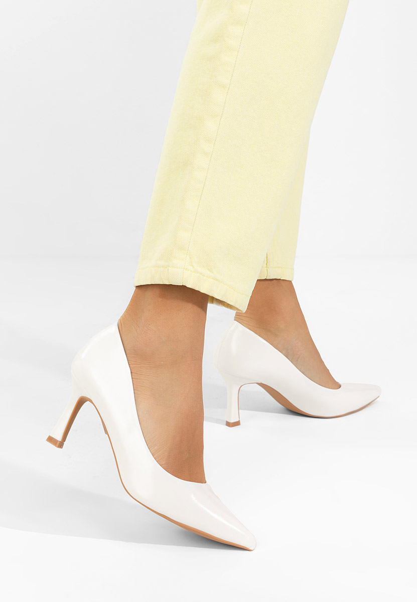 Patricka fehér tűsarkú cipő 
