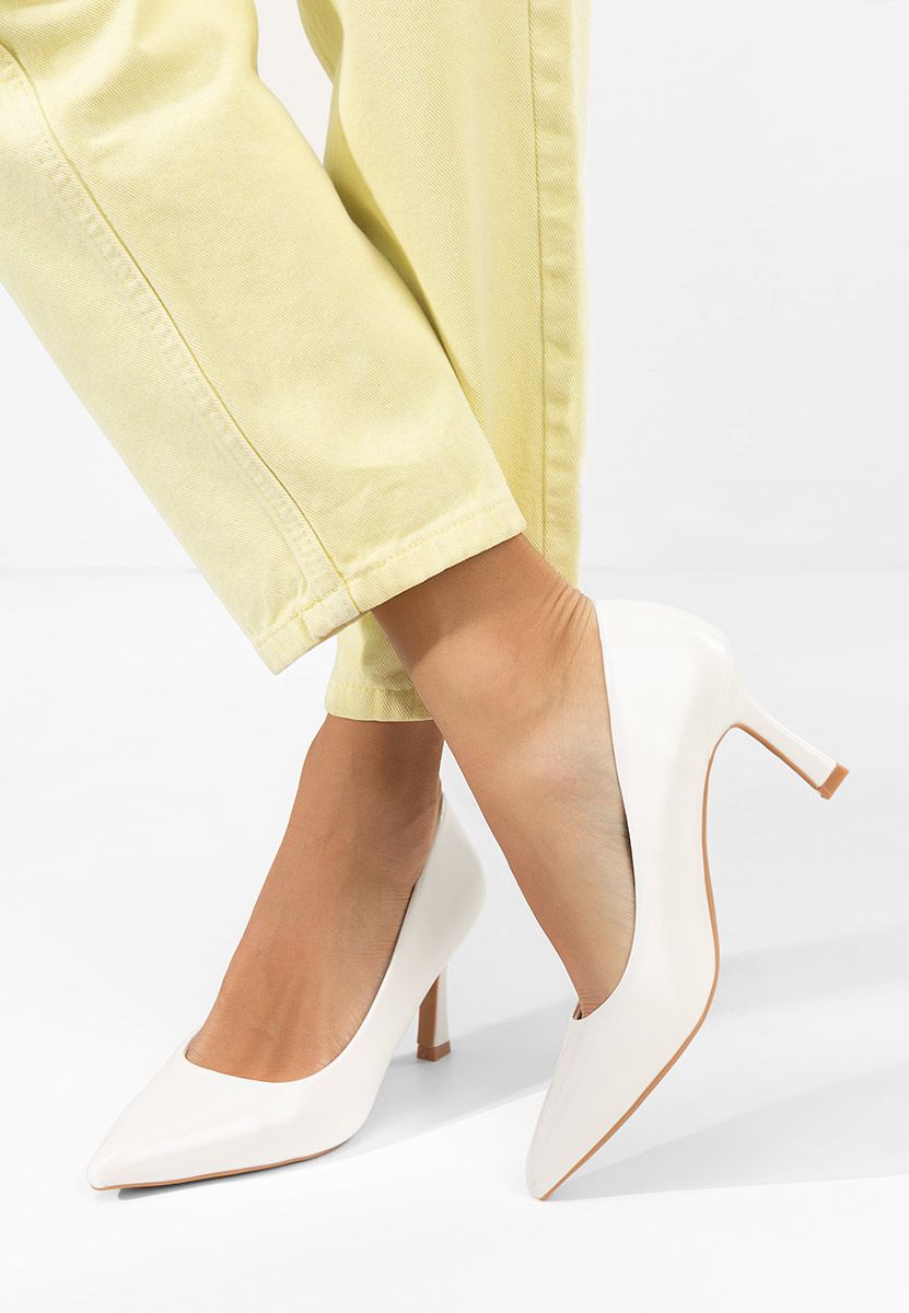 Patricka fehér tűsarkú cipő 