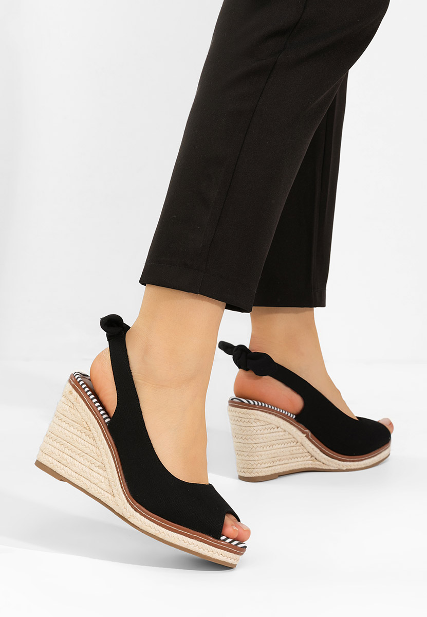 Cyerra fekete platform szandál