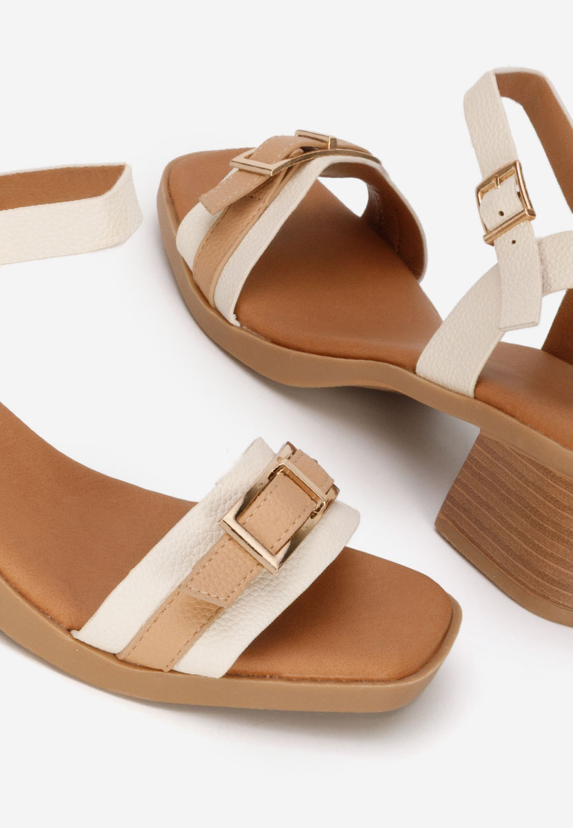 Iustinia bézs vastag sarkú szandál 