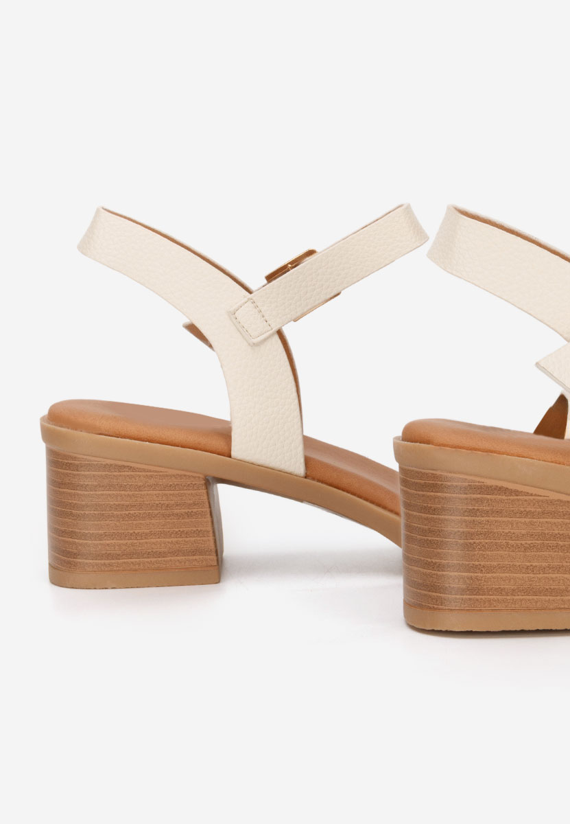 Iustinia bézs vastag sarkú szandál 