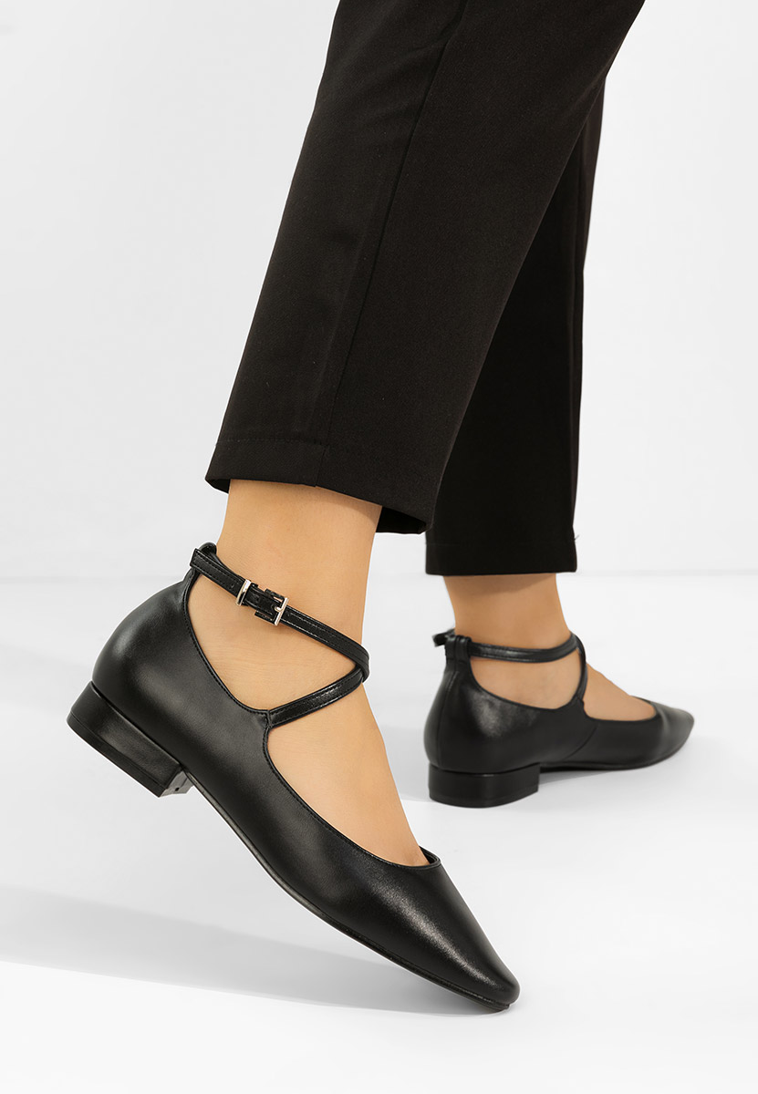 Hurania fekete alacsony sarkú körömcipő