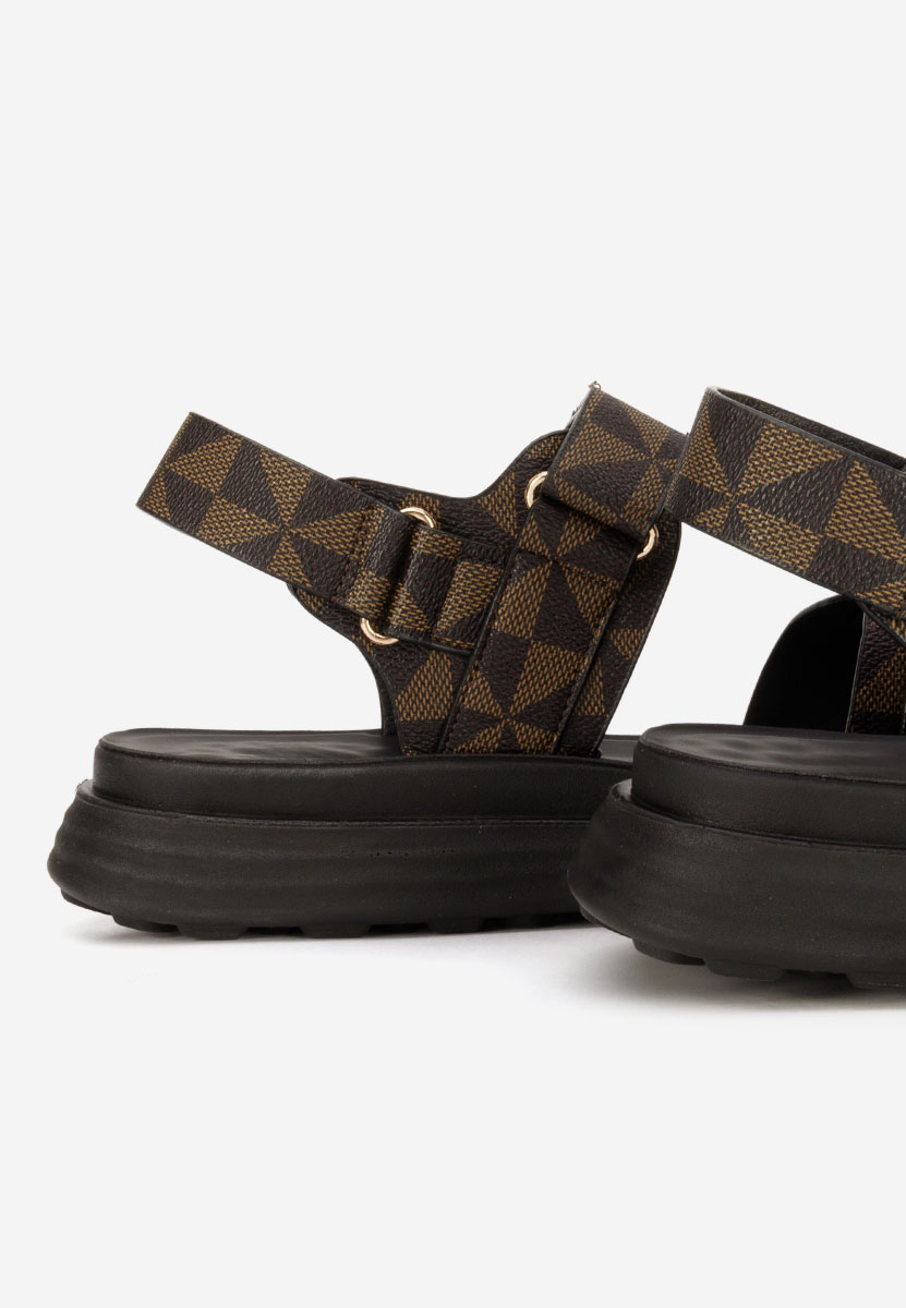 Gennia fekete vastag talpú szandál