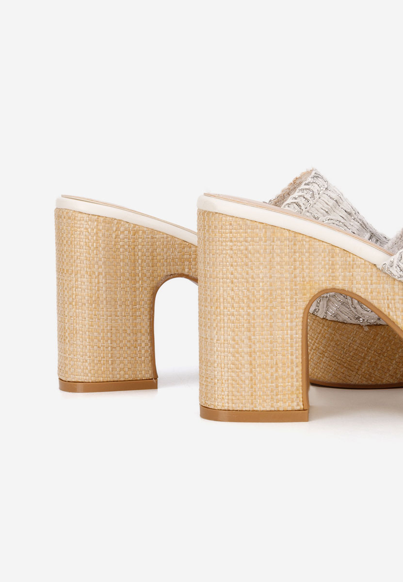 Rossena fehér magassarkú papucs