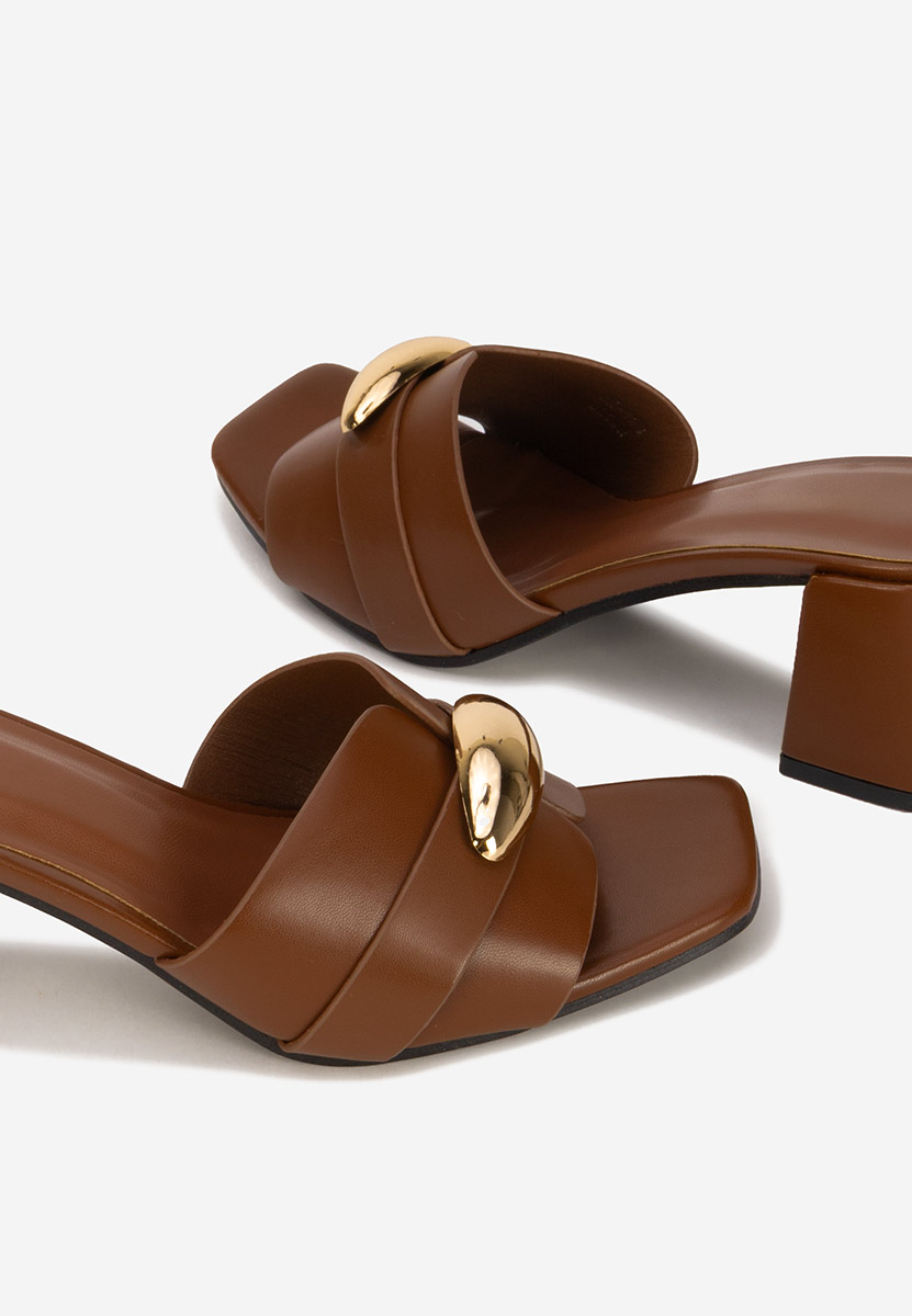 Siminea barna magassarkú papucs