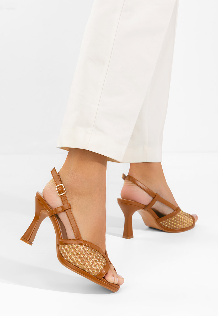 Wave barna magassarkú szandál