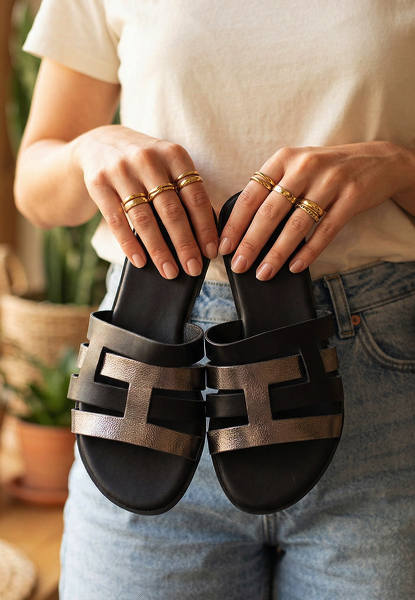 Cicada fekete sarok nélküli papucs