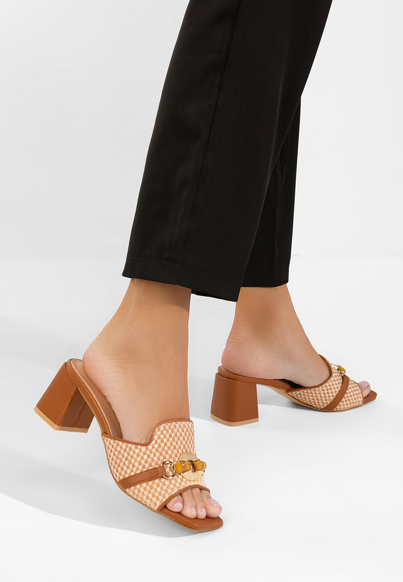 Olenna camel magassarkú papucs