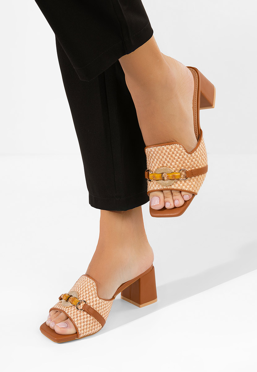 Olenna camel magassarkú papucs