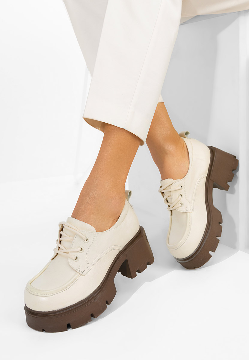 Lenovia bézs női mokaszin fűzős