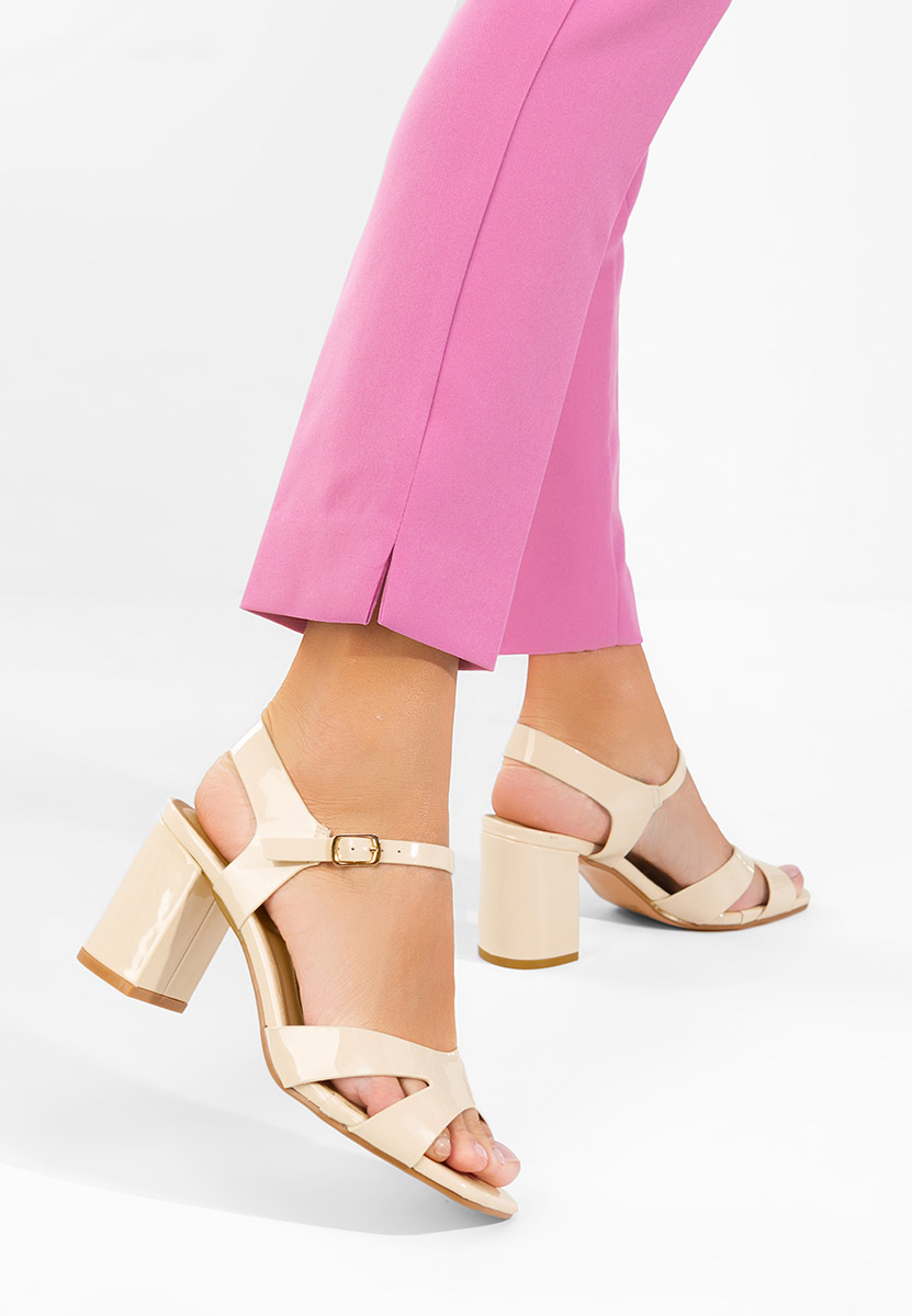 Iustima bézs vastag sarkú szandál 