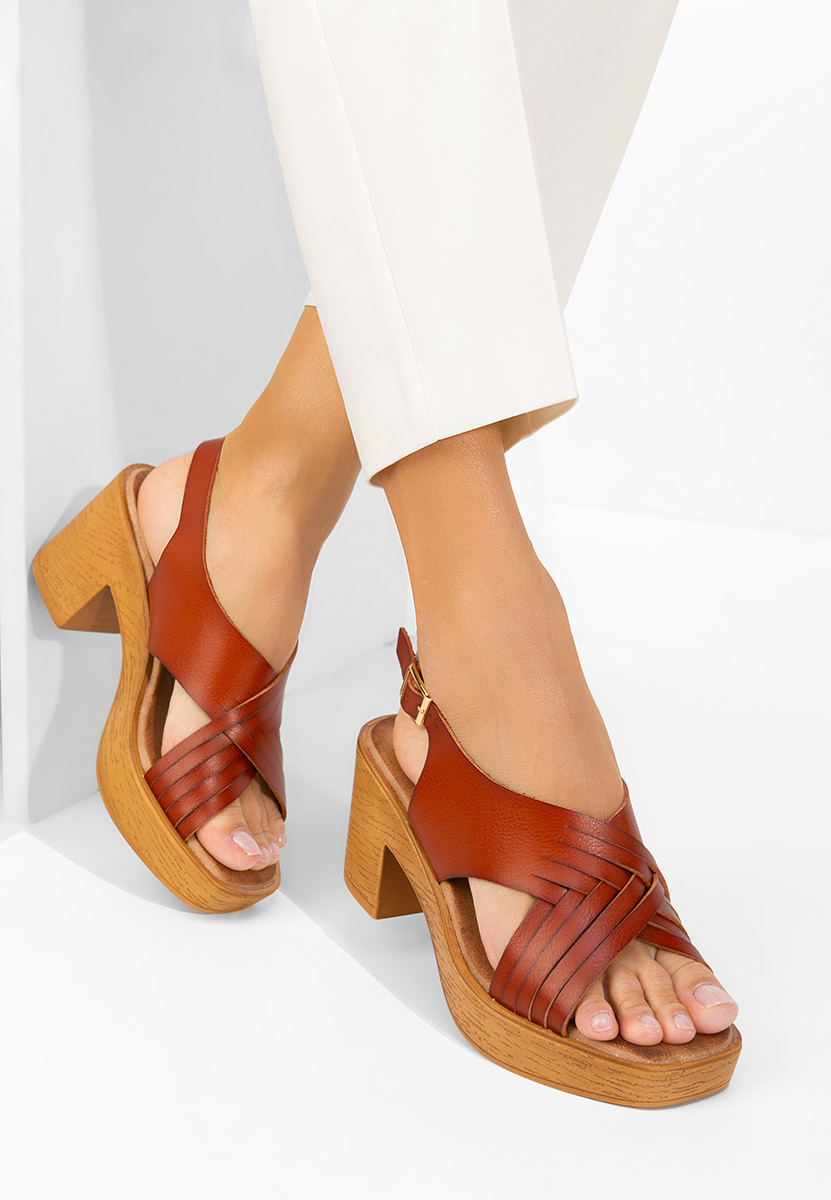 Kimy barna magas talpú szandál