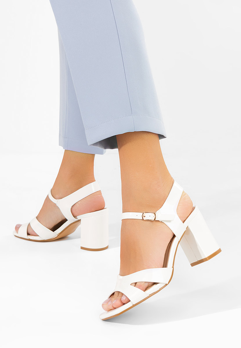 Iustima fehér vastag sarkú szandál 
