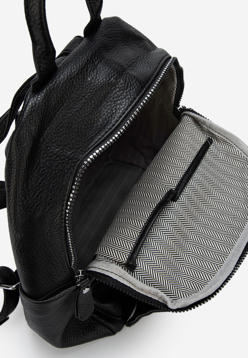 Aliyna fekete hátizsák