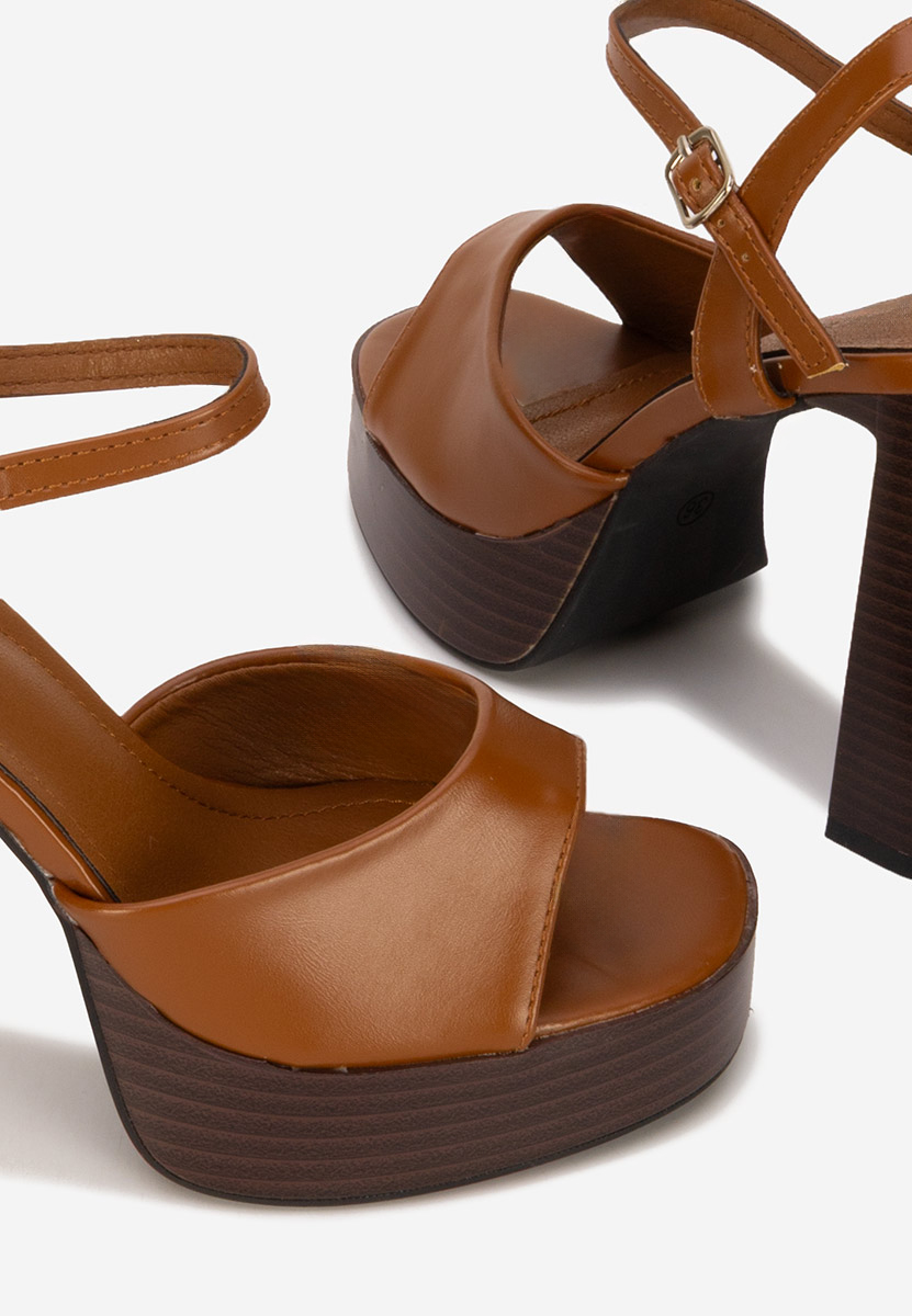 Kady camel magas talpú szandál
