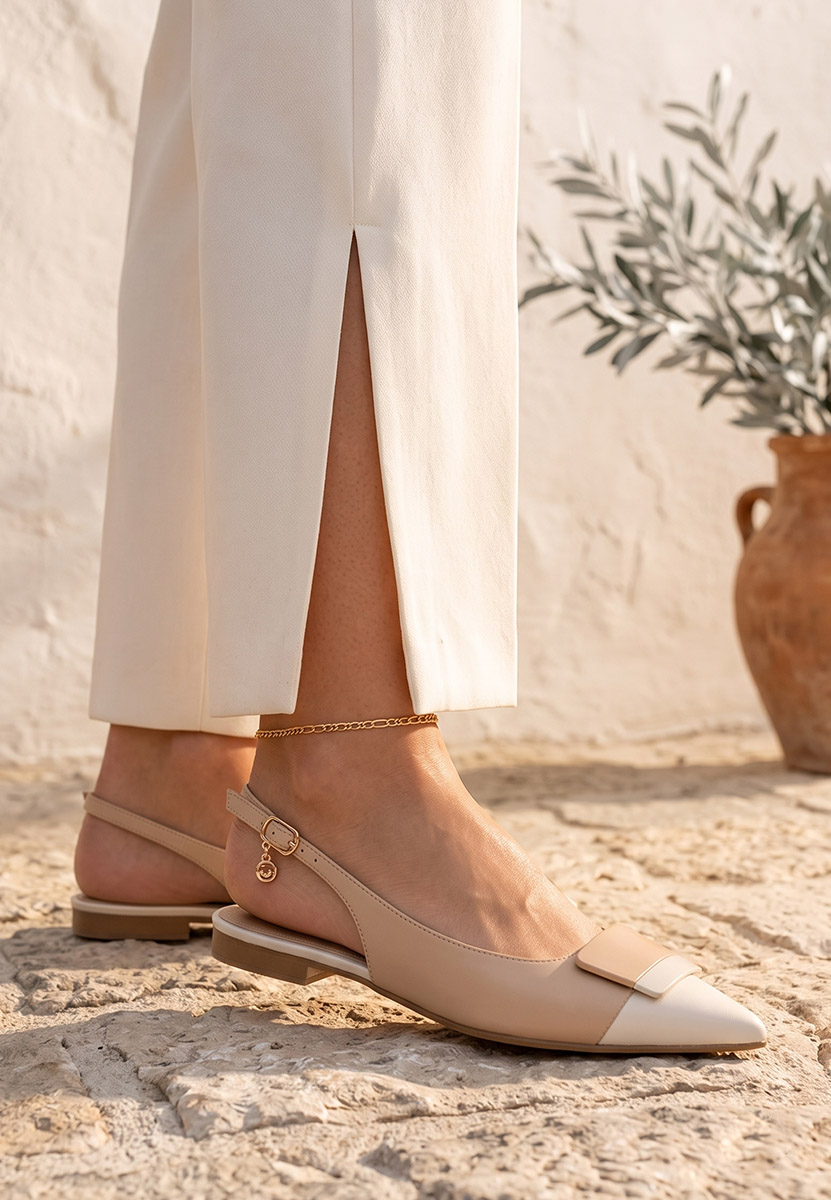 Alaida v1 bézs hegyes orrú balerina
