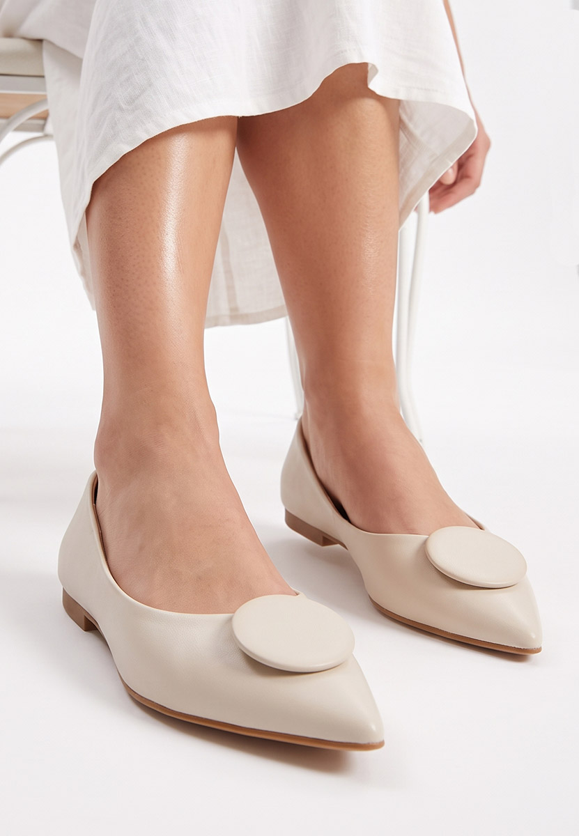 Delaia v2 bézs hegyes orrú balerina