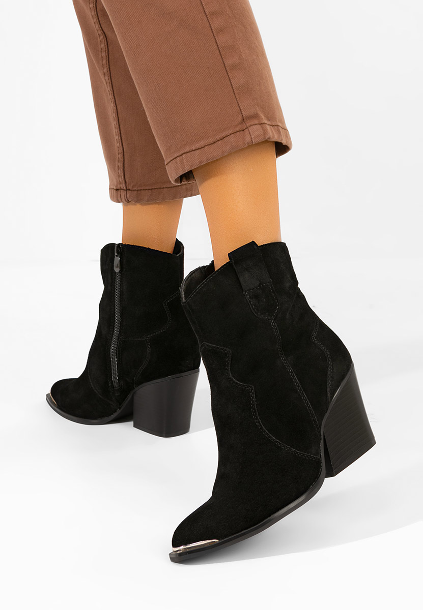Dacienia fekete cowboy csizma